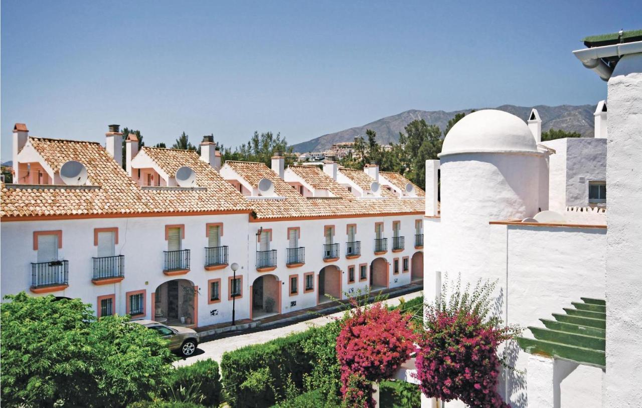 Nice Apartment In Mijas Costa With Kitchen Фуэнхирола Экстерьер фото
