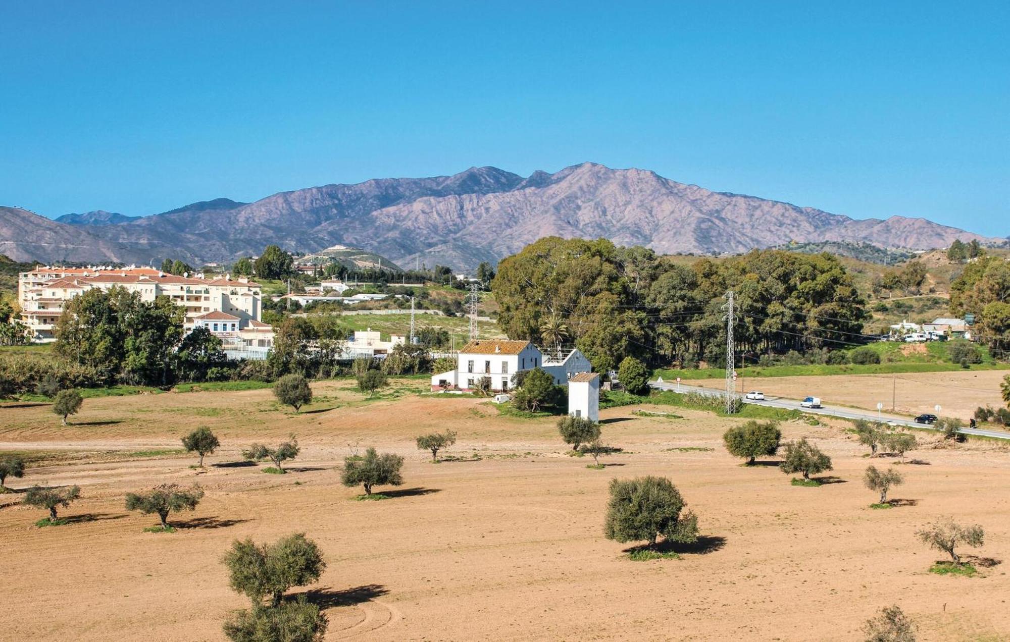 Nice Apartment In Mijas Costa With Kitchen Фуэнхирола Экстерьер фото